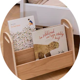 Bücherschränke und Bücherregale