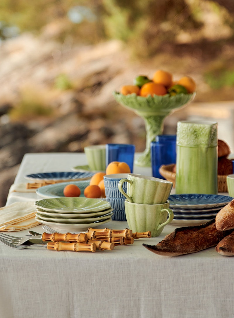 Den-Tisch-im-Sommer-mit-Mateus-decken